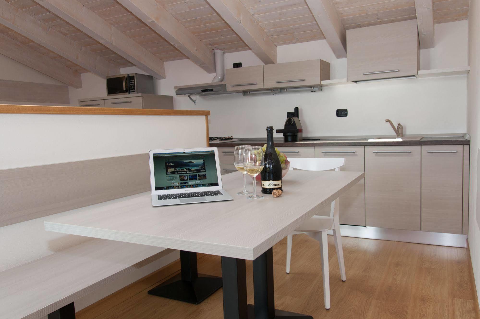 غْرافيدونا Residence Cafelicita - Promotion - Apartments Lake View - Infinity Pool - Jacuzzi المظهر الخارجي الصورة
